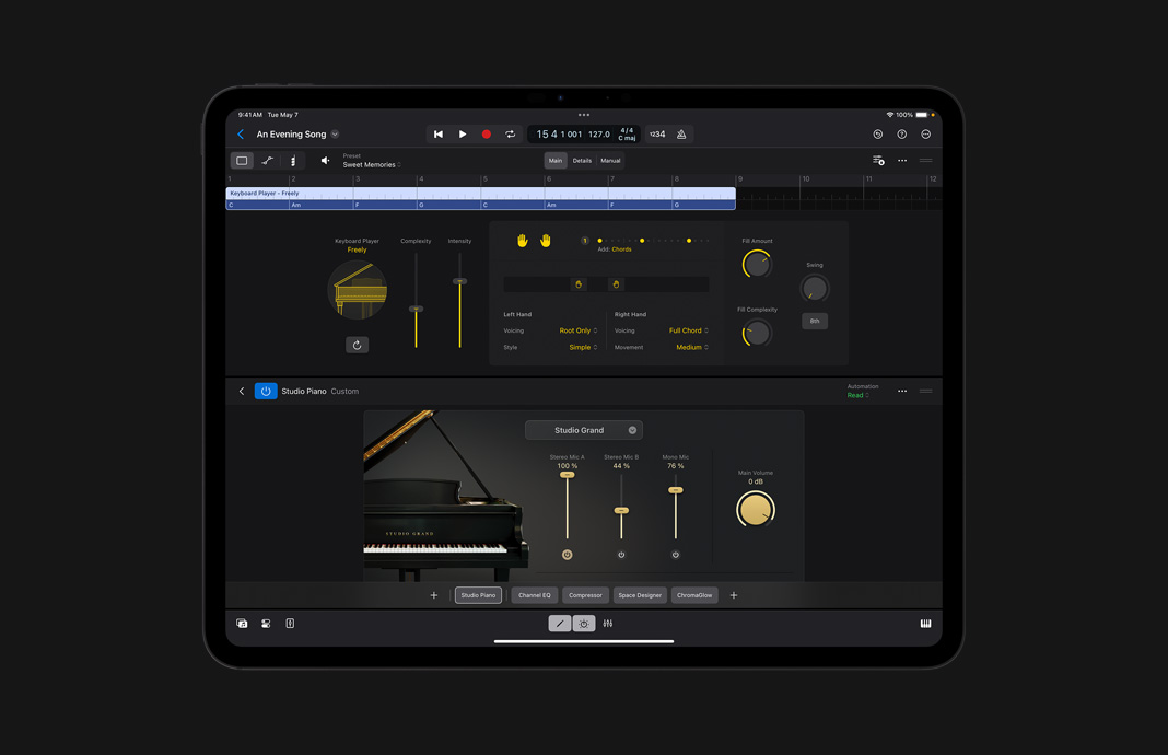 在 iPad Pro 上使用 iPad 版 Logic Pro 演奏键盘伴奏。